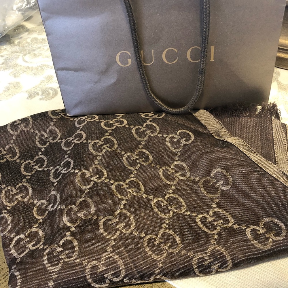 Gucci scarf